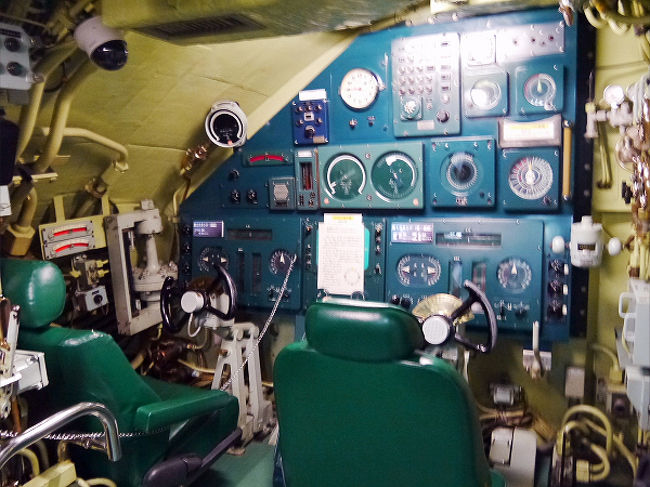 こちらは操縦席。<br />ここで艦を操作します。<br />