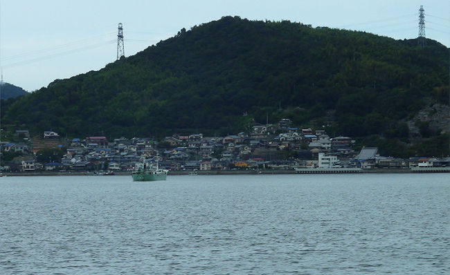 江田島でしょうか。<br />対岸の島が見えます。<br /><br />