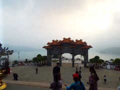 １５分ほどで文武廟です。
文武廟は台湾で一番大きい廟ということですが、日月潭を眺めるベストポイントでもあるそうです。