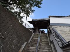 １ヶ所目は、日蓮宗の蓮法寺。
東神奈川駅から１キロ程度、川崎よりです。