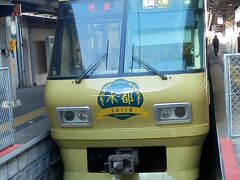 2015.10.12　大牟田
世界遺産の後は本業にシフトする。大牟田からは西鉄電車だ。“予定通り”８０００系特急“水都”編成。