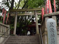 さらに線路沿いを横浜方面に進んで笠のぎ稲荷神社。