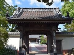 ぐるっと回って青木橋を見下ろす本覚寺に。