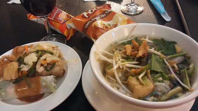 Rose Loungeの料理です。フォーのスープは優しい味で美味しかったです。