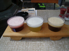 ビールの飲み比べ！

左のピンクっぽいのはカシス味のビール。
飲みやすくてビールが苦手な人でも飲めるのではないでしょうか。