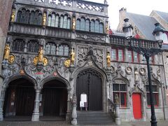 朝一番で聖血礼拝堂　十字軍に関わりが深いところ
名前どおり、十字軍が１２世紀にエルサレムからキリストの聖血を
持って帰ったとされるところだそうです。へええーーすごーい(´・д・｀)
