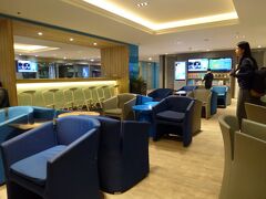 プーケットへはバンコクエアウエイズPG271便で8：05出発。

少し時間があるので、バンコクエアウエイズのブティックラウンジで待機。
PGはチケット種別関係なしにラウンジが利用可能です。

アルコール類はないけれども、ソフトドリンクとスナック類は用意されています。
ラウンジの入り口で、Wi-Fiのアクセスコードを渡してくれます。