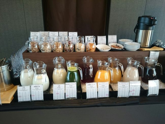 ＡＮＡクラウンプラザホテル系列に宿泊した時の楽しみの１つが、朝食会場のドリンクコーナーなんです。<br />広島に宿泊した際は小松菜のバナナジュースがイチオシでした。岡山のイチオシはきなこバナナジュースに決定！<br />（6：33）