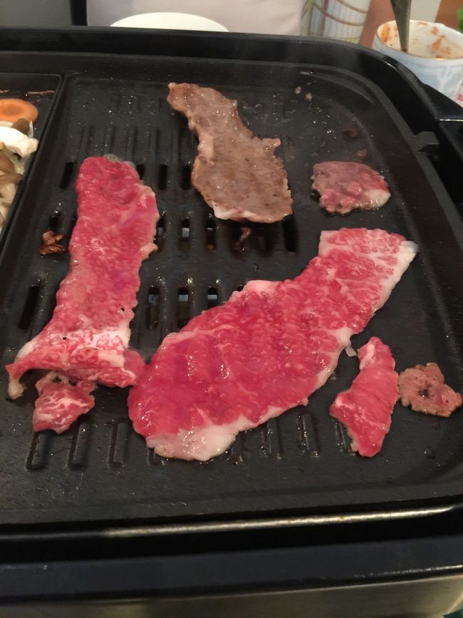 全然切り落としではなかったデス。<br /><br />A4日ランクでした。<br /><br />旨味がでて贅沢な瞬間でした。