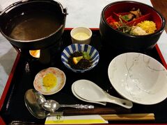 夕食は鶏飯(けいはん)

ホテル内の愛かなというレストランです。
１０％引き券とワンドリンク券で８００円。