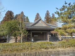 三陸道を使い登米市登米町へ移動．
水沢県庁記念館．
明治初期に今の岩手南部と宮城北部を管轄した登米県及び水沢県の庁舎として利用された．
9:00〜16:30，入館料\200．
外観のみ見学．