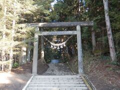 続いて涌谷町黄金迫の黄金山神社．
日本で初めて金を産出した場所に鎮座する．
聖武天皇の大仏造成事業に非常に大きく貢献し，属する小田郡が無期限で税免除になったとか．
江戸時代には，初産出地は牡鹿半島先の金華山黄金山神社であるとの説が通説となるも近年の発掘調査でこの地が産出地であることが確定している．