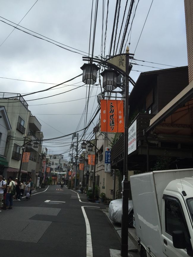 谷中銀座に比べよみせ通りは道幅が広く、人通り少ないです。<br />よみせ通りは寄り道する場所が多いです＊＊