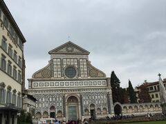 さて、荷物を置いたら早速観光に行きましょう！！

世界遺産フィレンツェの街を歩いてみました。

まずは、サンタマリアノヴェッラ教会