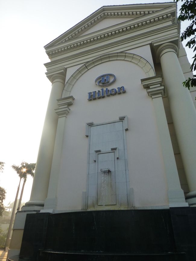 バスで３０分くらいでヒルトンハノイオペラホテルに到着。