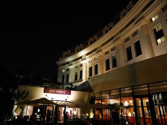 いったんホテルに戻って、夕食を食べに行きます。