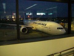 １８時２５分発のＪＬ７５１便にて、いざハノイへ！