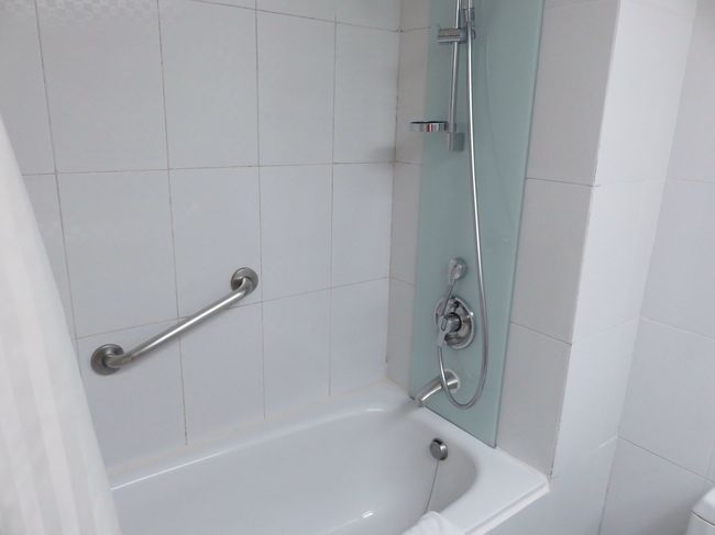 バスタブもあり、シャワーの水量もお湯の出も問題ありませんでした。