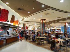 到着したのはプーケットタウンに向かう途中にあるセントラルフェスティバル。
先にランチをするためフードコートへ。
結構広くて何を食べるか迷う。