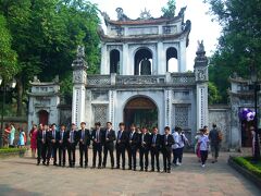 文廟に行ったら何かの記念撮影をしてました。