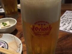 予約してあった居酒屋「てっぺん」に15分遅れで到着。
威勢のよいお姉さんが出迎えてくれました。
早速オリオンビールで乾杯。