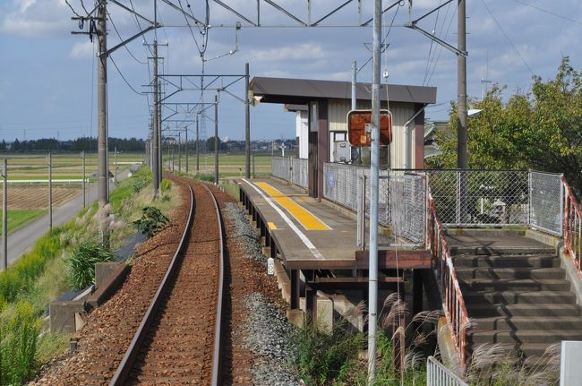 　川を渡ってすぐに中角駅です。