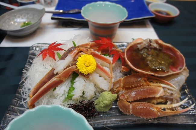 さて、待ちに待ったお食事タイムです！<br />オプションで注文したカニ刺し。<br />もちろんかなり美味い！　