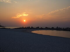 海なし県出身なので白い浜と水平線と夕日にテンションMAX（笑）