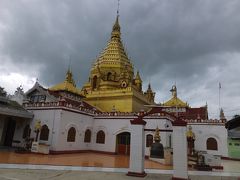 ヤダナマンアウン・パヤー
Yadana Man Aung Pagoda

街中の寺院