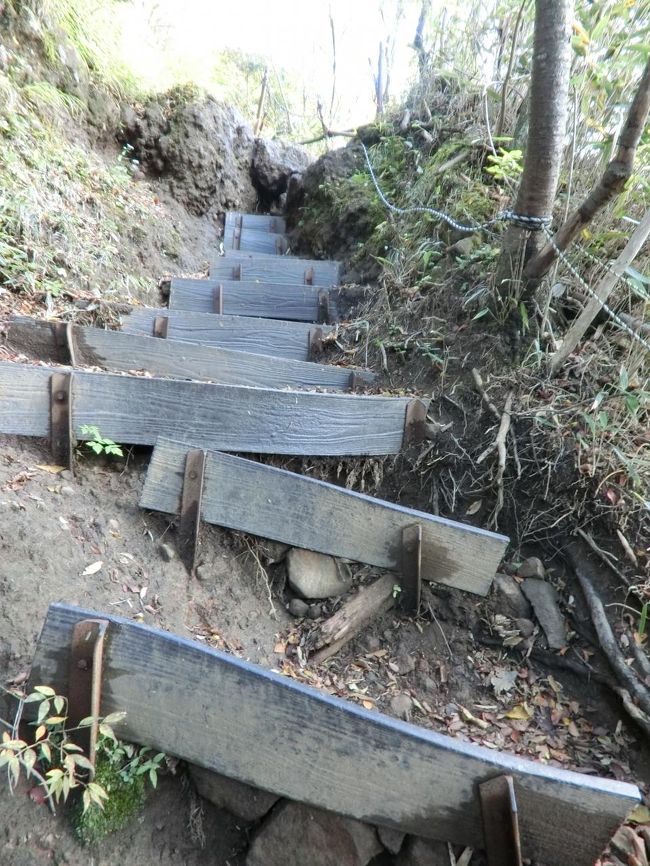 金時山は階段が多いです！<br /><br />それも登りやすいとは言えない階段が・・・・