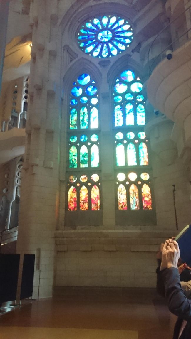 9/23　午前中サグラダ　ファミリアを9時予約していたのですぐに入れた。<br />夜　バルセロナからリスボンへ行く