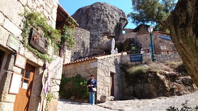 9/29　8：00にリスボンを出発し、11頃　カステロ　ブランコに着いた。<br />　　　タクシー（４０ユーロ）でモンサントへ。