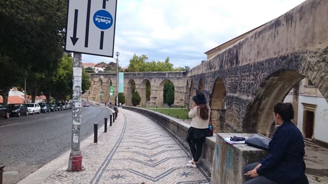 10/6　ポルトからコインブラへ。<br />　　　地球の歩き方に書いてあるカフェ　クリスタルは閉店をしている<br />　　　ようです。駅員に聞いたのですが、コインブラ　アは荷物の預か<br />      り場所がないようです。駅前のキオスクで預かってくれると言って<br />　　　いました。預けたことがないのではっきりわかりません。<br />　　　ホテルに荷物を置いてすぐにミニ　ポルトガルへ行き午後大学へ。