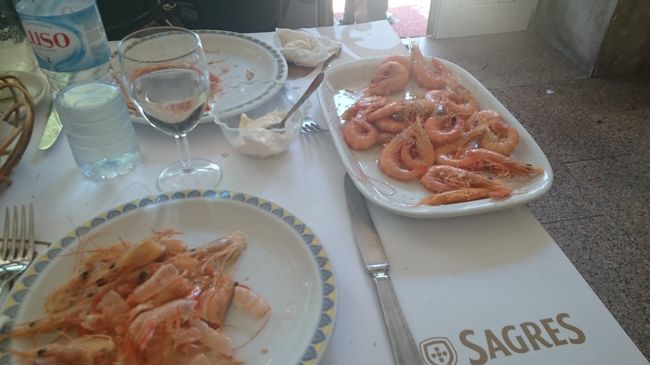 リスボンへ旅行した時必ず寄る海鮮レストランで。<br />このレストランは過去数十回行っている。お気に入りのレストランです。<br />昔はリスボンに１週間いると3-4回夜遅く行っていた。<br />２０年来のウエターがいなかた。<br />エビ　500ｇを注文した。<br />エビなどグラムで注文する。<br />メニューには1ｋｇの値段が書いてある。<br />今回初めてマヨネーズがだされた。もちろん使用しません。<br />但し　レストラン街はわかりません。