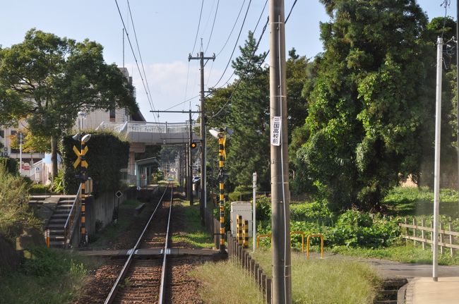 　次は三国駅です。<br />　手前に見える低いコンクリートは、国鉄時代のホームの名残だそうです。