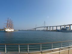 ここに来た目的は新湊大橋を見に来たからです。
帆船 海王丸と新湊大橋のコラボはとても迫力があります。