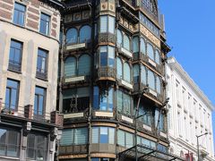 一昨日も通った楽器博物館。
美しいアールヌーボー建築。
最上階のカフェに行ってみたかったけど、ちょっと時間がないみたい...。
