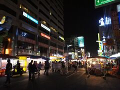 まずは南台湾で最も有名と言われている、六合国際観光夜市へ。