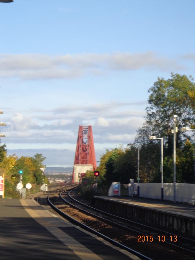 最寄りのダルメニー駅から見たフォース鉄道橋