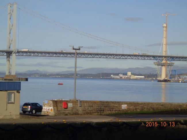 鉄道橋と反対側にフォース道路橋が見えます。