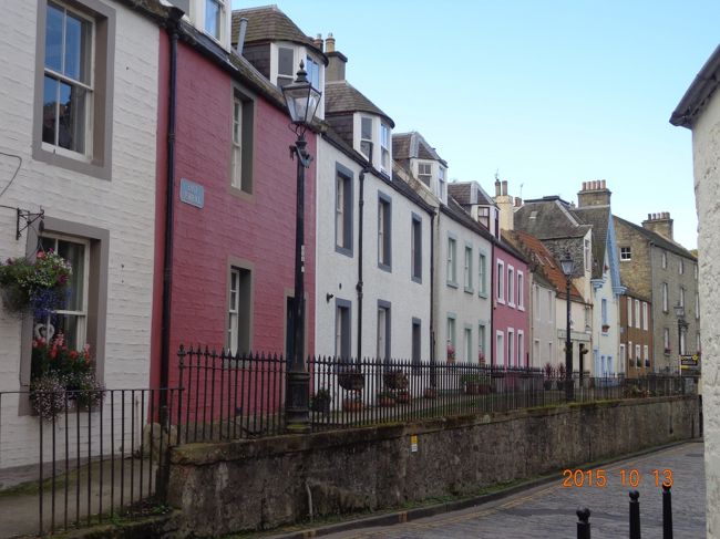 イングランドっぽい街並みやね。