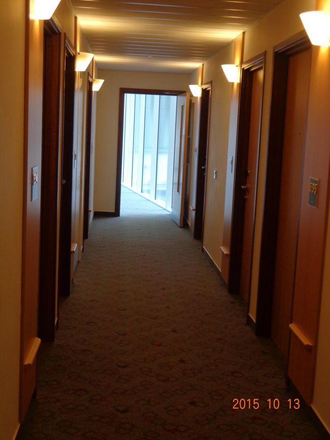 重いファッジを置くためとユニクロの裏ボアパンツを普通のレギンスパンツに着替えるために一旦ホテルに戻ります。<br /><br />裏ボアパンツ，本当に寒い日にはいいんでしょうが，歩き回ると暑くて暑くて。おまけに丈が短くて何かイマイチ恰好良くありません。