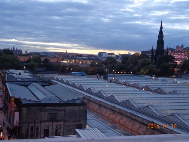 黄昏時のエジンバラ。<br /><br />今日でお別れです。