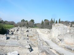 続いてグラヌム遺跡へ・・・

まだ発掘も続いている場所らしいのですが。

ギリシャの影響、ローマの影響などさまざまな影響を受けた
町の遺構です。