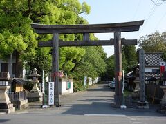 2015年5月当時、ニタマ駅長の本拠地だった伊太祈曽駅から、歩いて5分程の所に伊太祈曽神社は位置しています。