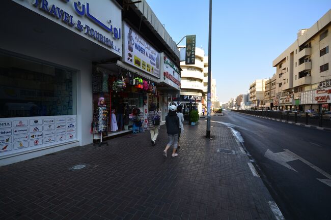 バール・ドバイと呼ばれるオールド・ドバイに来てみました。<br />Al Mussalla Rd.をクリークと呼ばれる入り江方面に向かって歩きます。