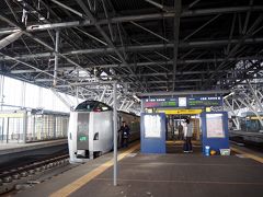 9時25分、旭川到着！写真に写っている電車で来ました。

そしてここから、1両編成のディーゼル車で美瑛に向かいます！！
それにしても、車内は日本人よりも大陸からの観光客の方が多い！！