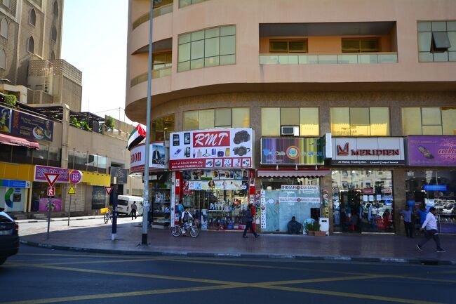 グランド・モスク脇を通って、ドバイ・オールド・スークを経由して・・・