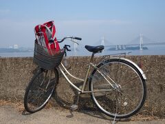 港の横の建物で自転車を借ります。
１日５００円です。

今日は最高気温が２５度と暑くなりそうです・・