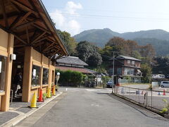 地下鉄国際会館駅からバスで大原へ。
